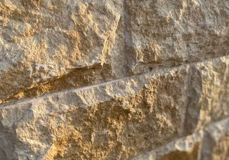 стеновой камень, декоративная плитка скальный камень белый, серый, черный купить в Москве - фото 